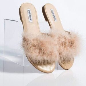 Cape Robbin Women's Luxurious Fluffy Slippers nude beige Women size 9